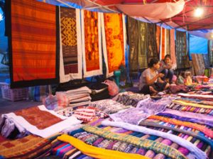 Perderse por el mercado nocturno de Luang Prabang